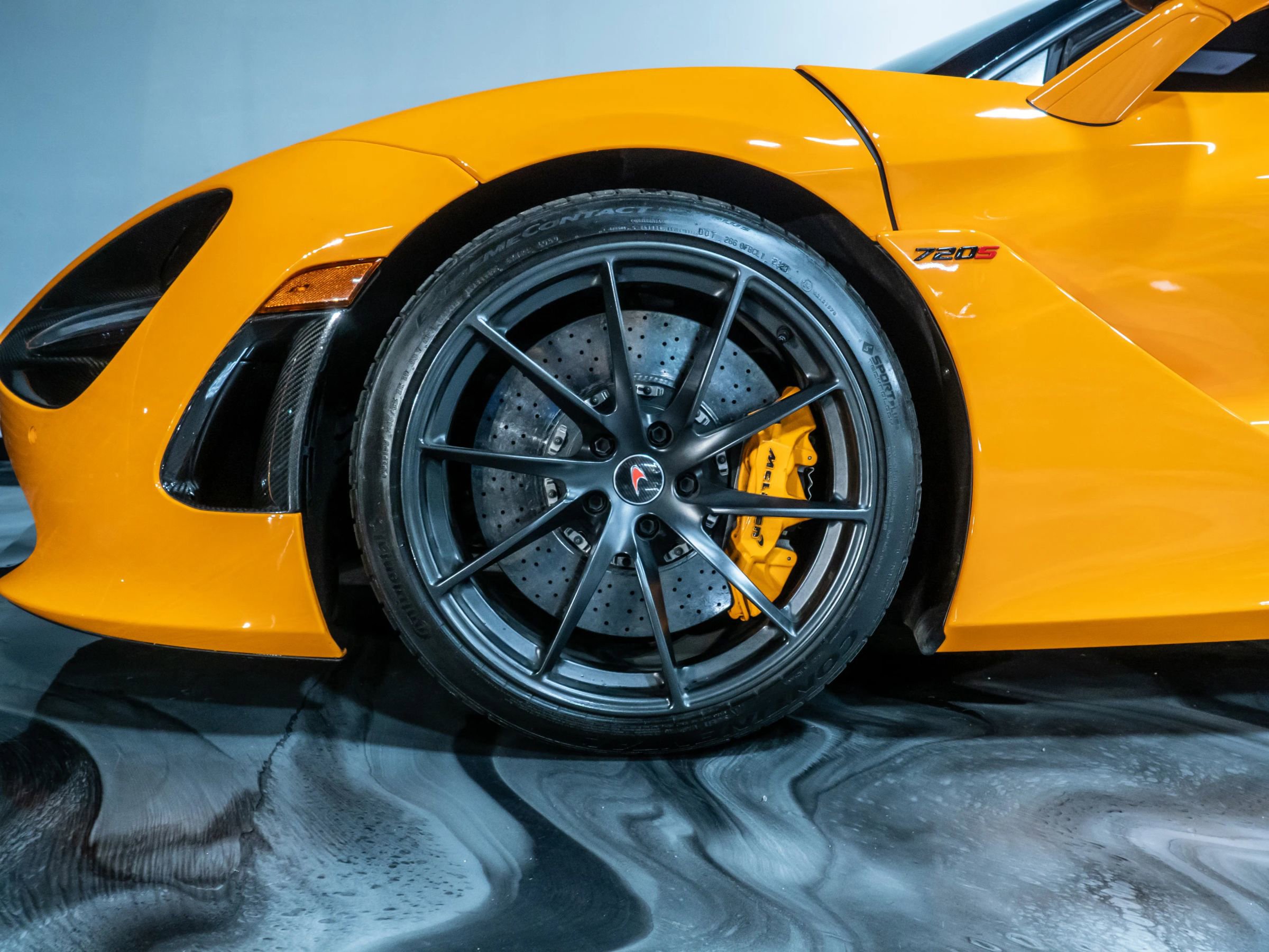 Used 2018 McLaren 720S Performance photo 17