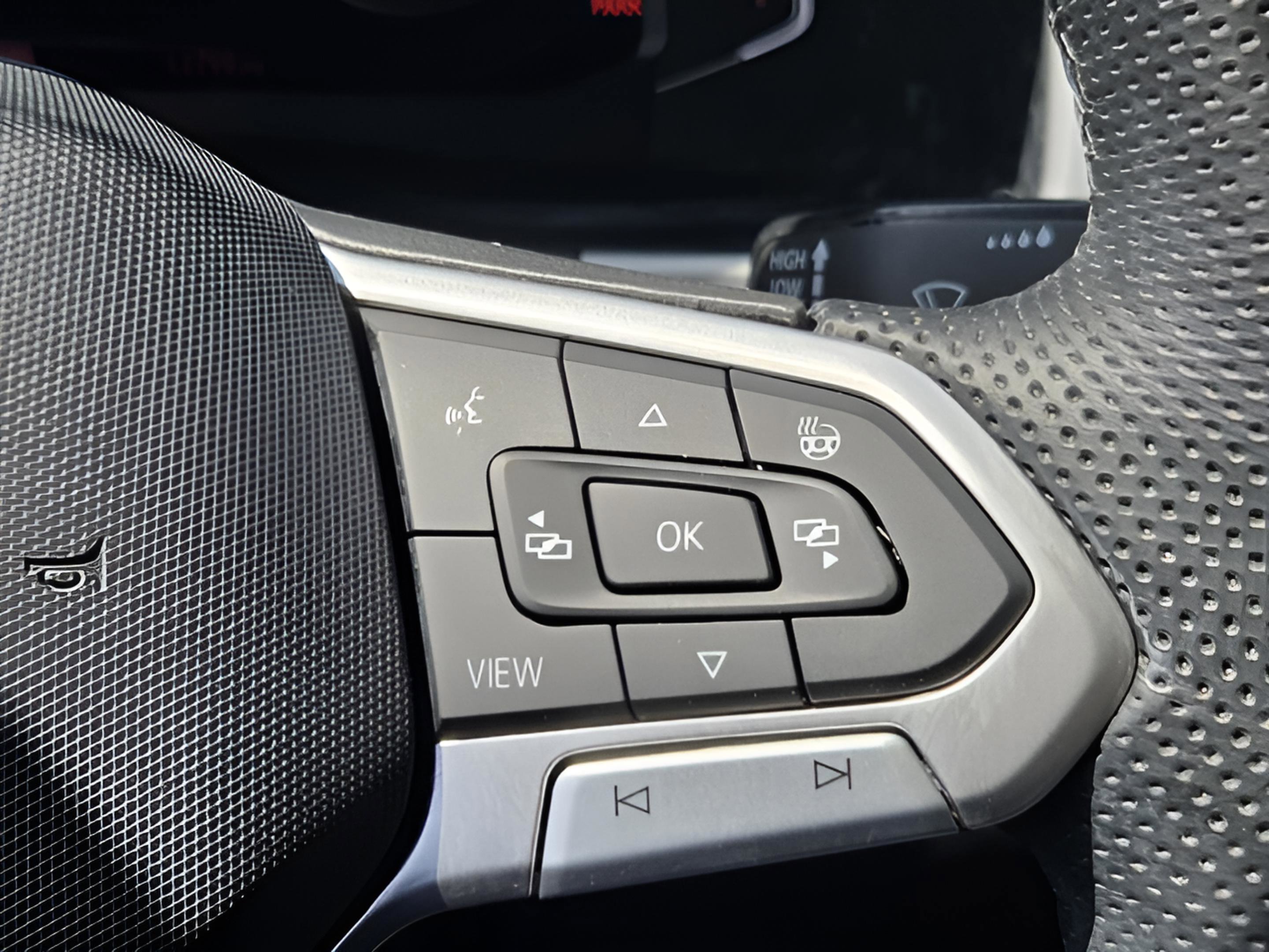 2023 Volkswagen Atlas Cross Sport SEL R-Line