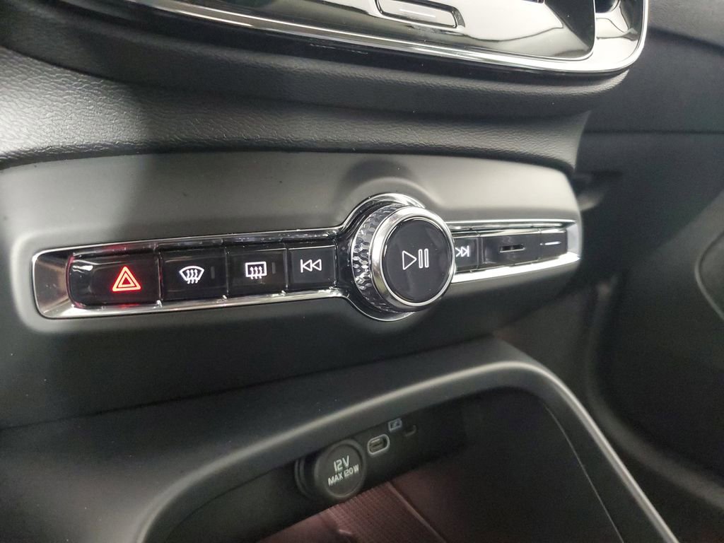 2026 Volvo Xc40 B5 Core