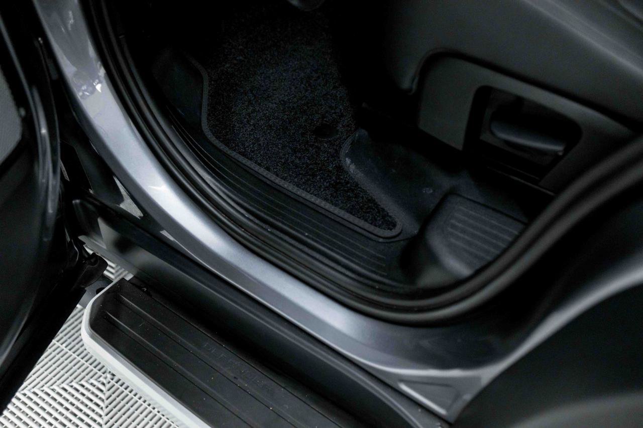 2023 Land Rover Defender 130 SE