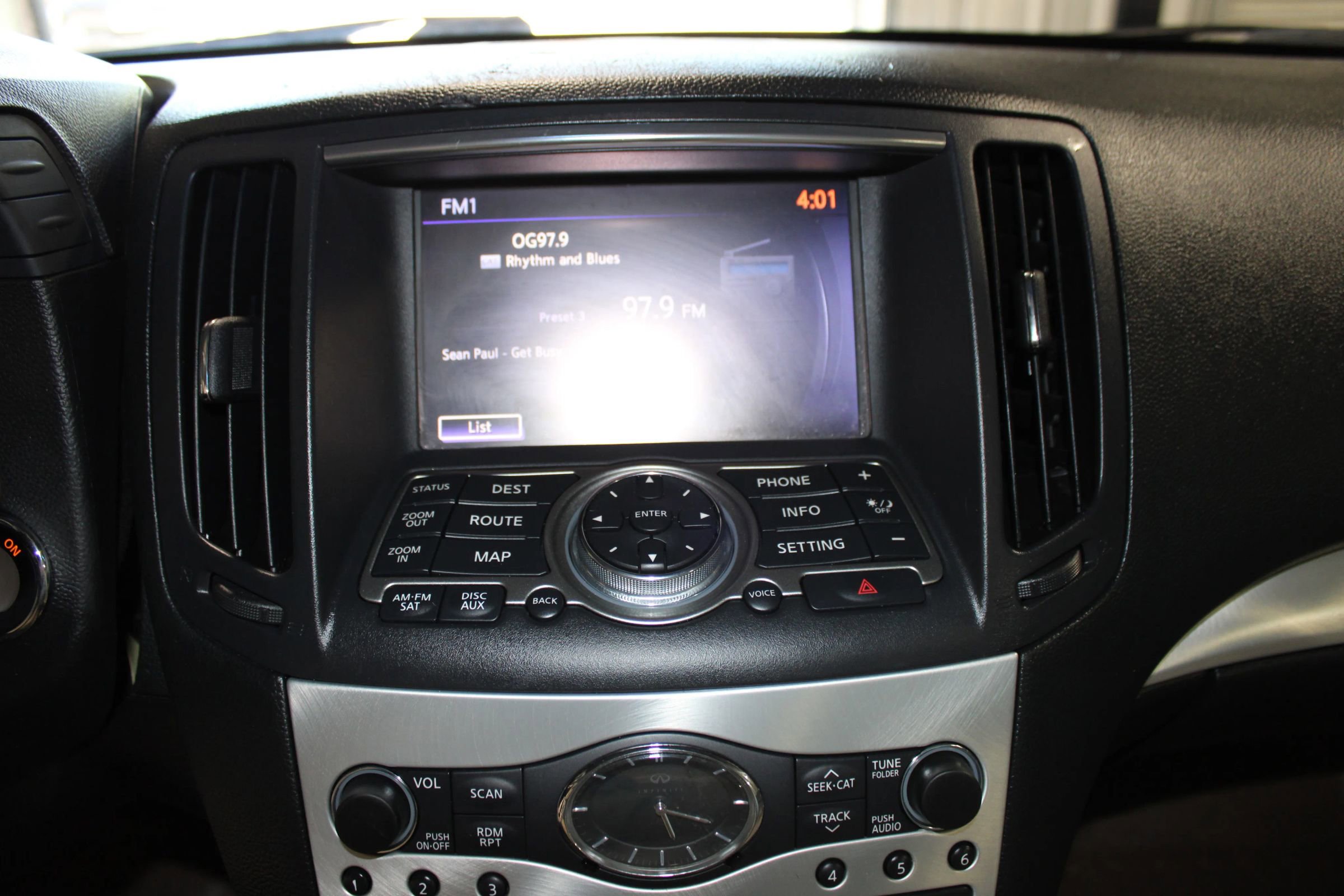 2015 INFINITI Q60 Journey