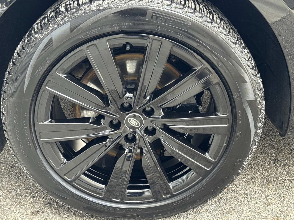 2025 Land Rover Range Rover SE