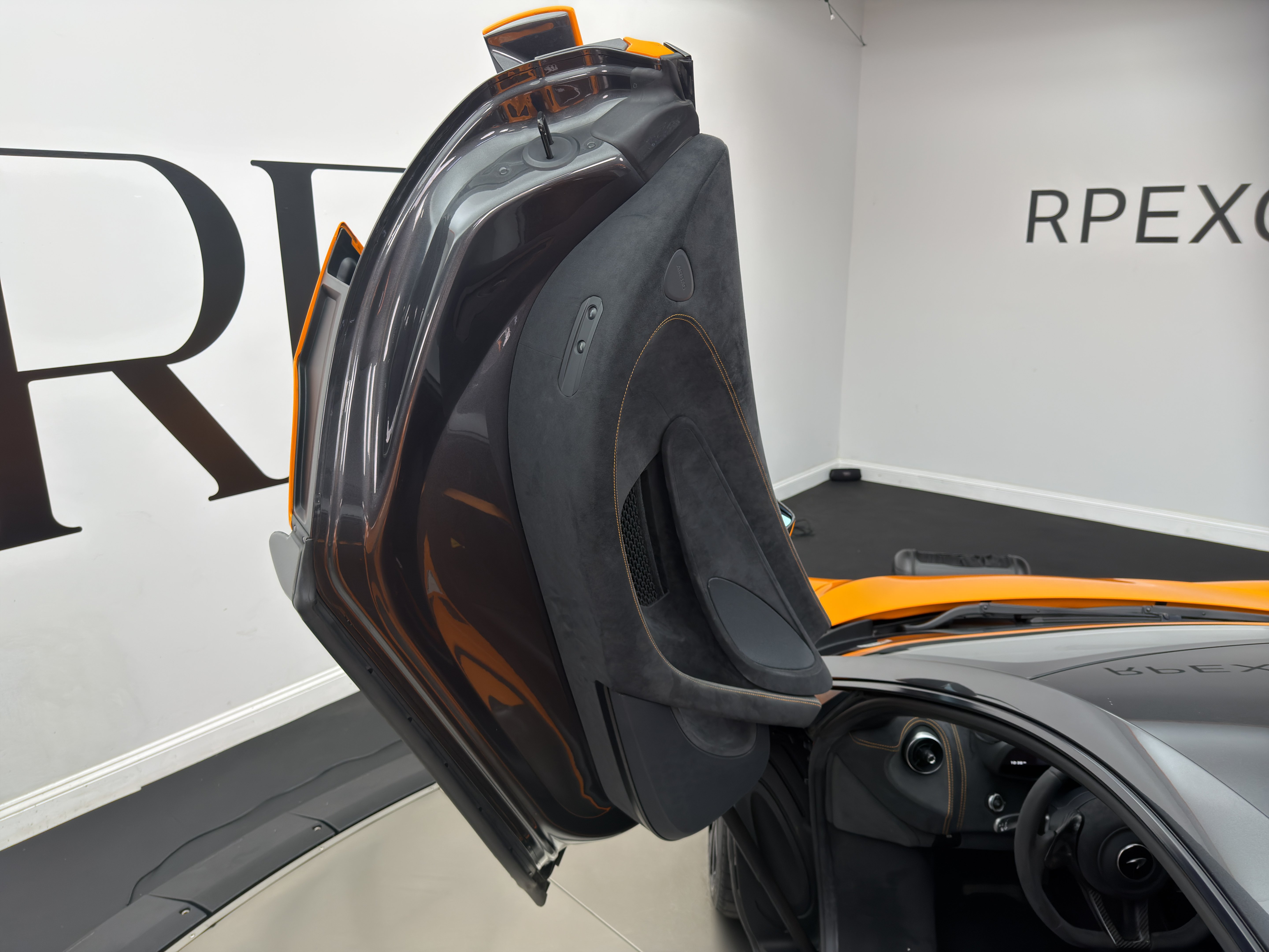 Used 2019 McLaren 600LT photo 14