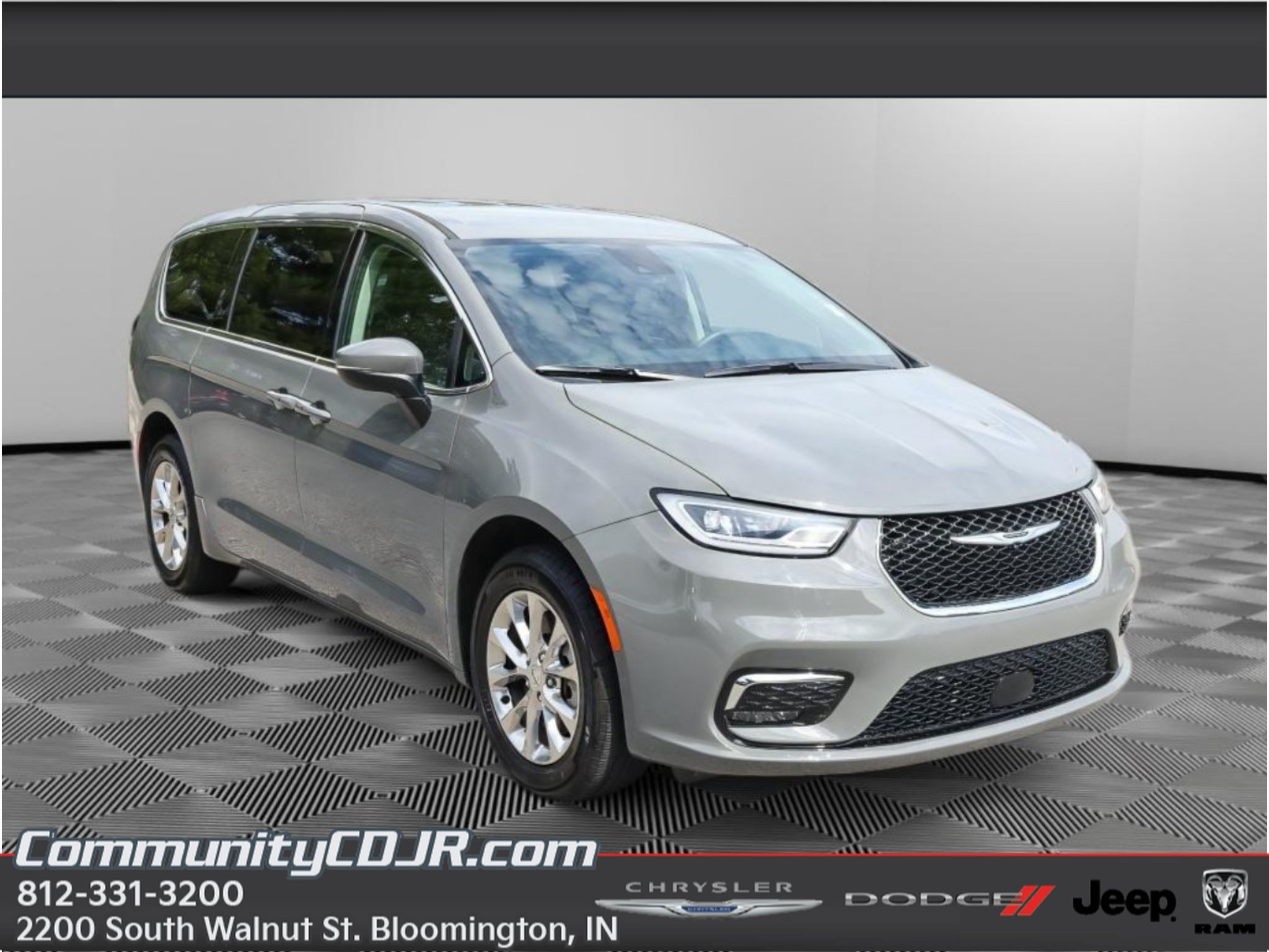 Used 2023 Chrysler Pacifica Touring-L