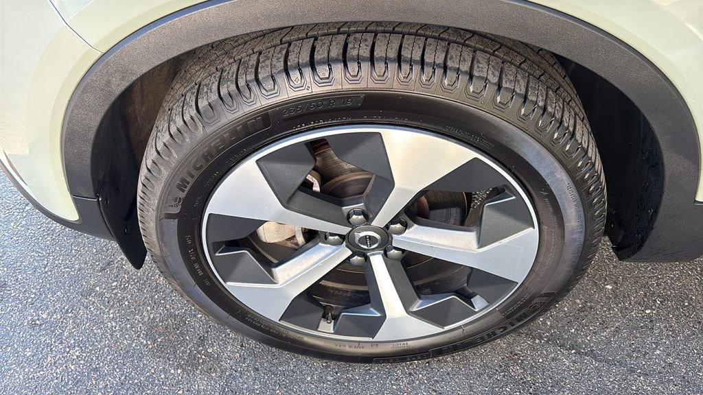 2024 Volvo Xc40 B5 Core