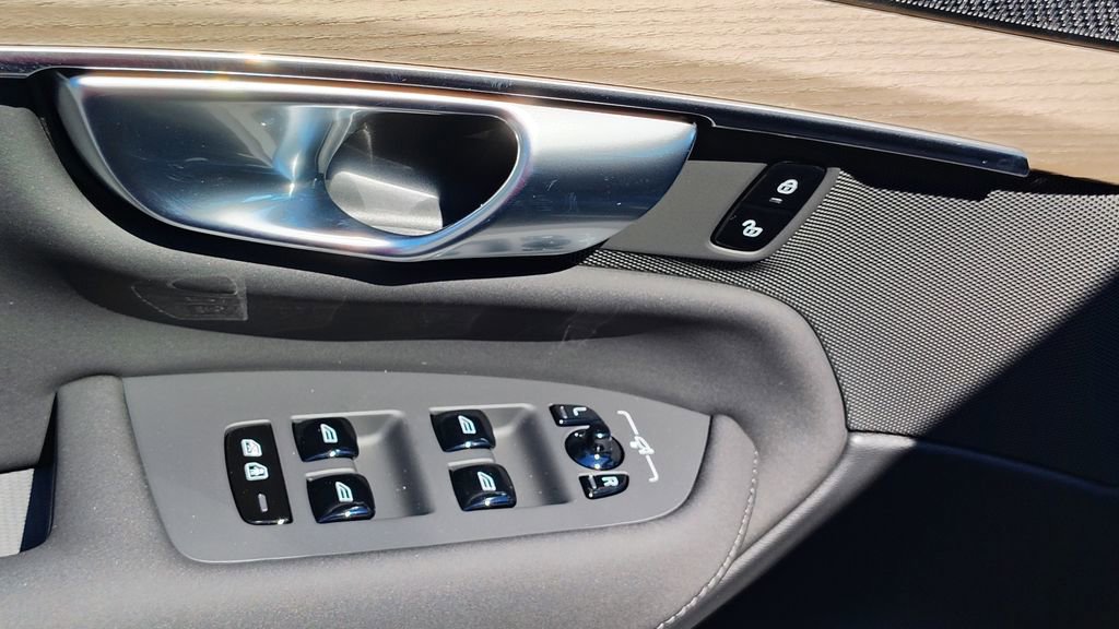 2026 Volvo Xc90 B6 Plus