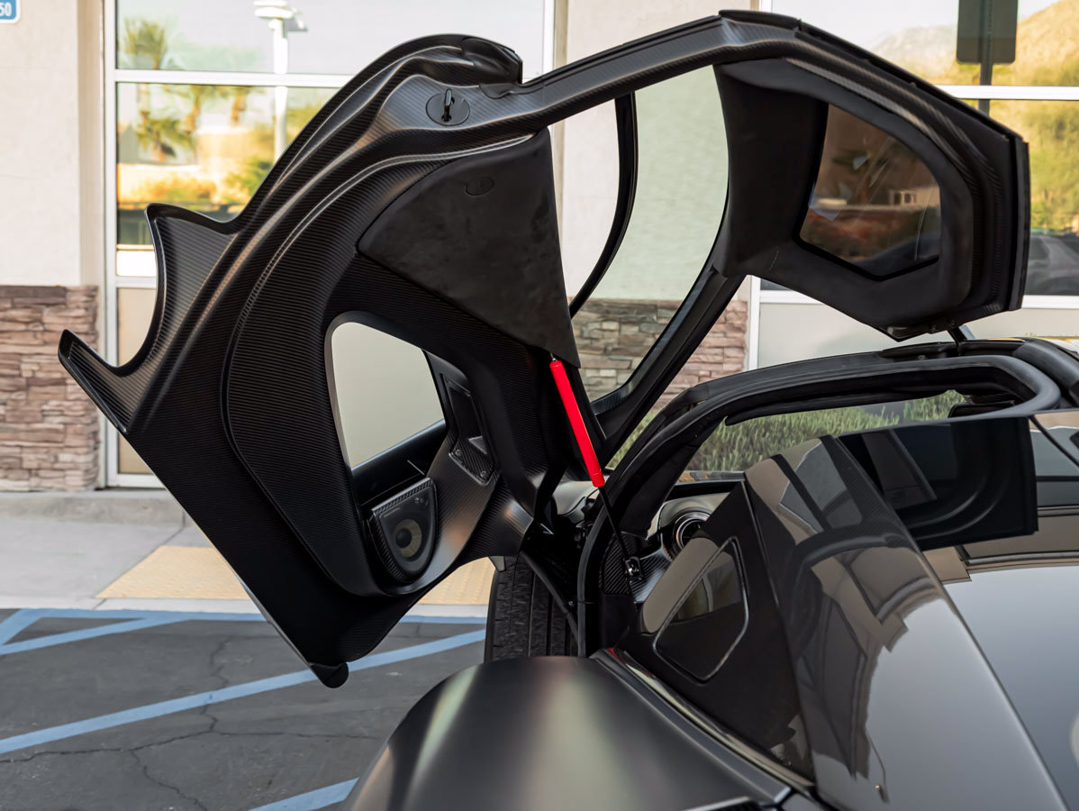 Used 2019 McLaren Senna photo 18