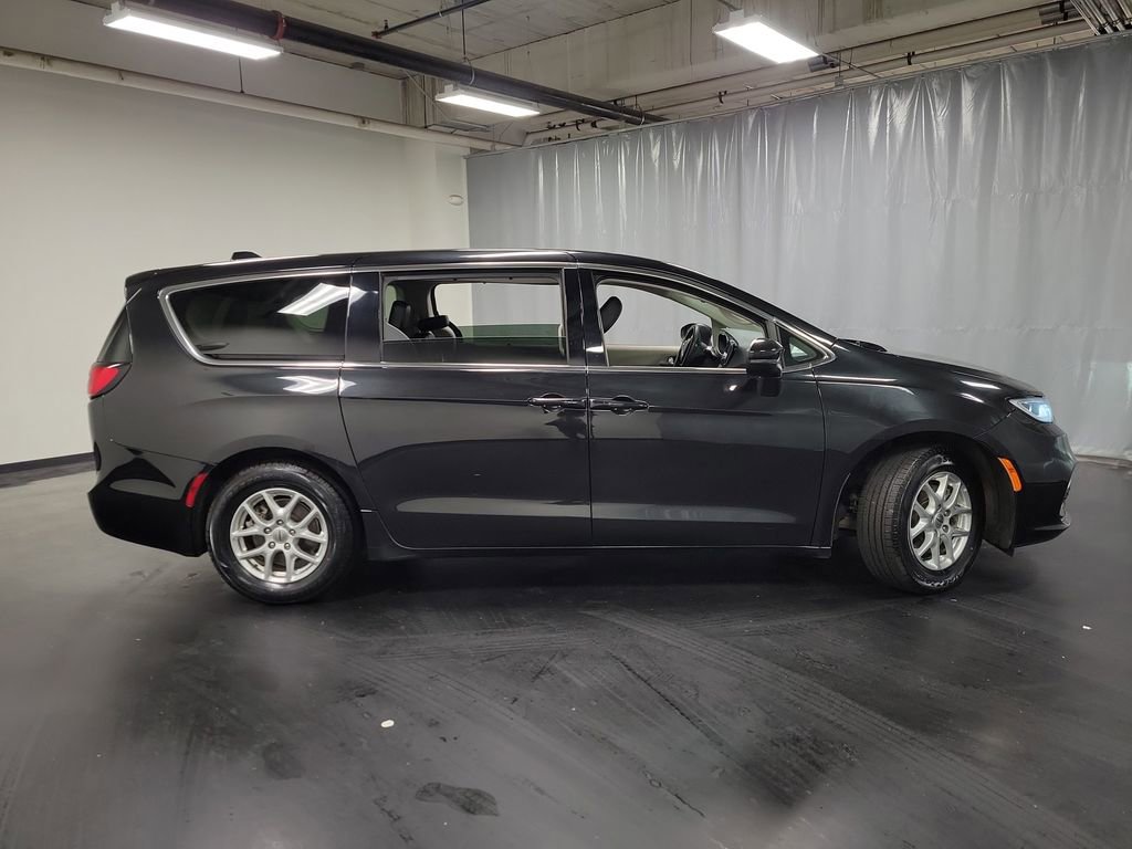 2023 Chrysler Pacifica Touring-L
