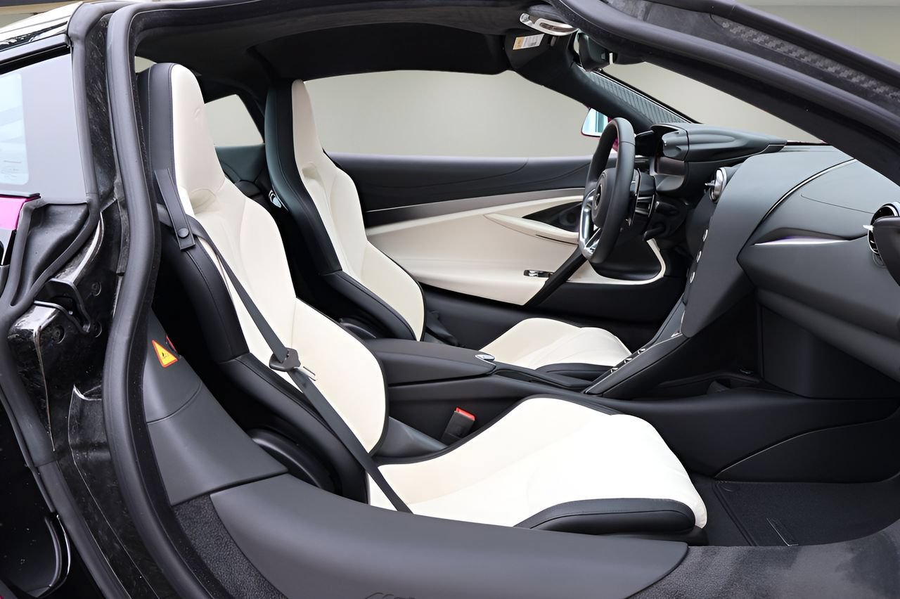 New 2026 McLaren 750S photo 17