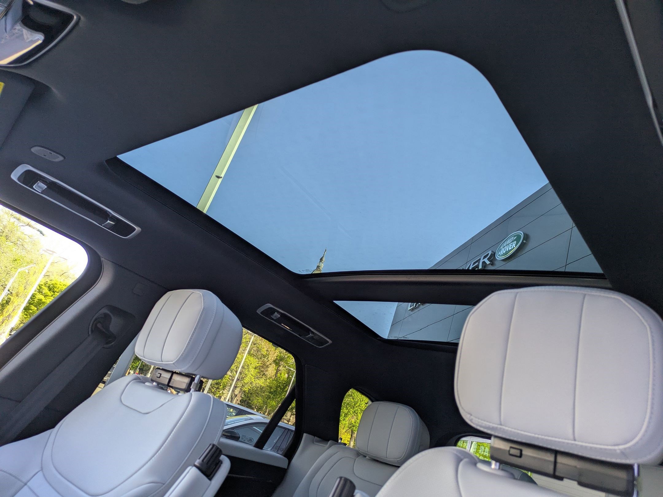 2026 Land Rover Range Rover Sport SE