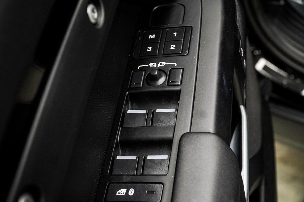 2025 Land Rover Defender 110 S