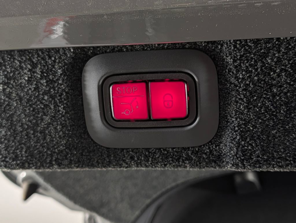 2023 Aston Martin DBX 707