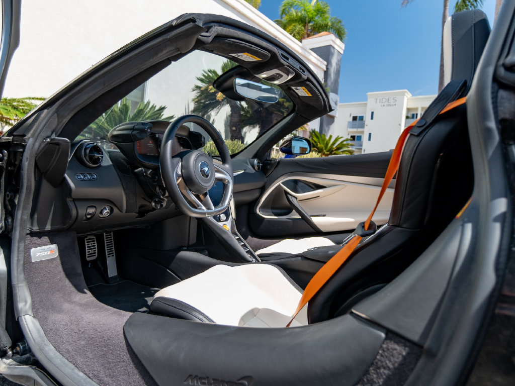 Used 2025 McLaren 750S Spider photo 9