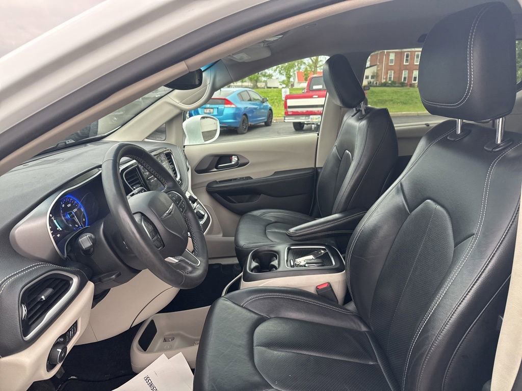 2022 Chrysler Pacifica Touring-L