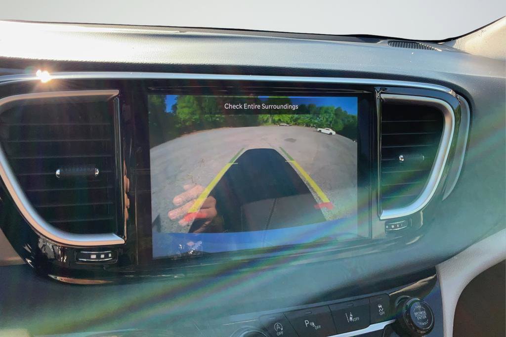 2023 Chrysler Pacifica Touring-L