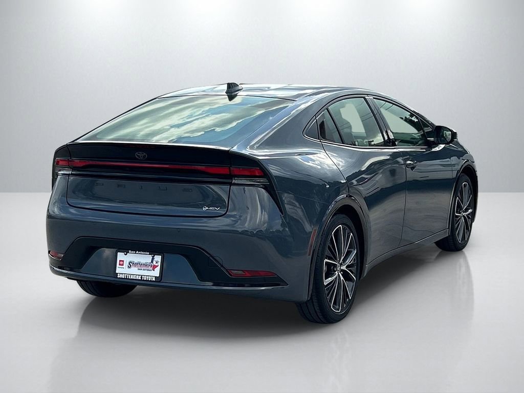 2025 Toyota Prius XLE