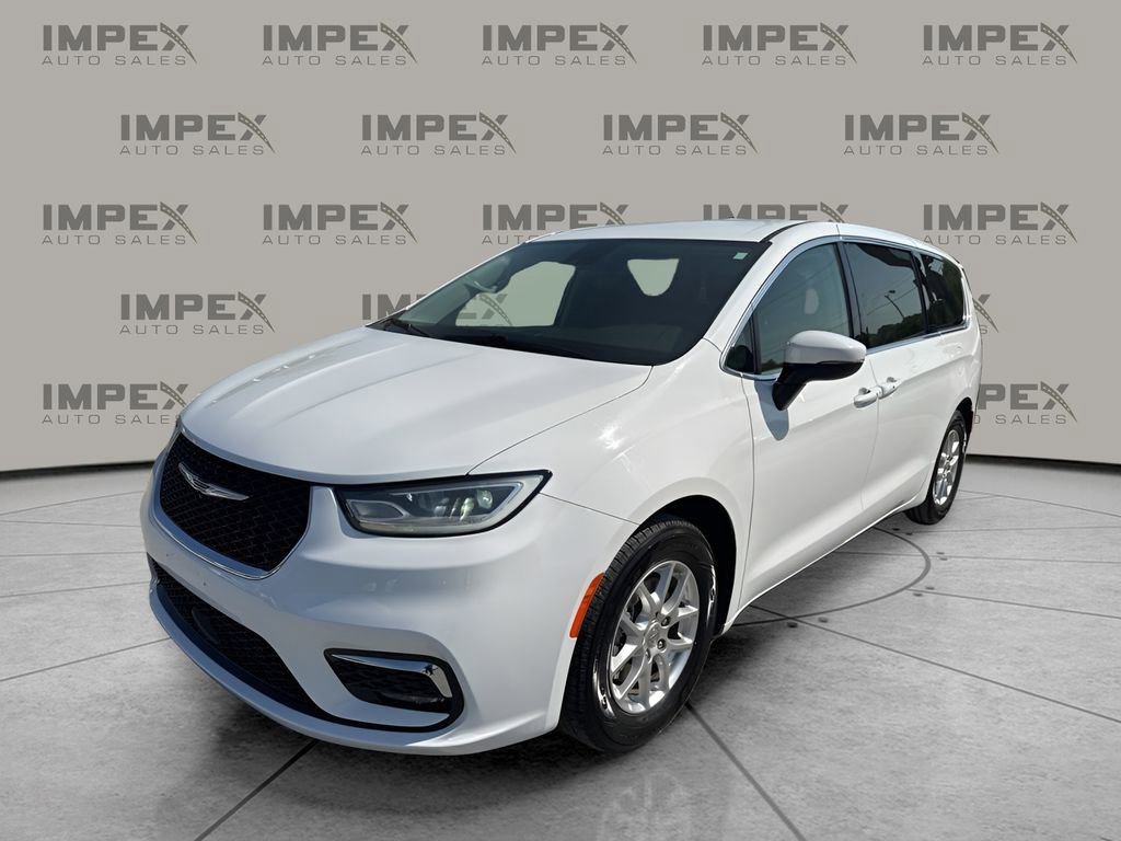 Used 2023 Chrysler Pacifica Touring-L