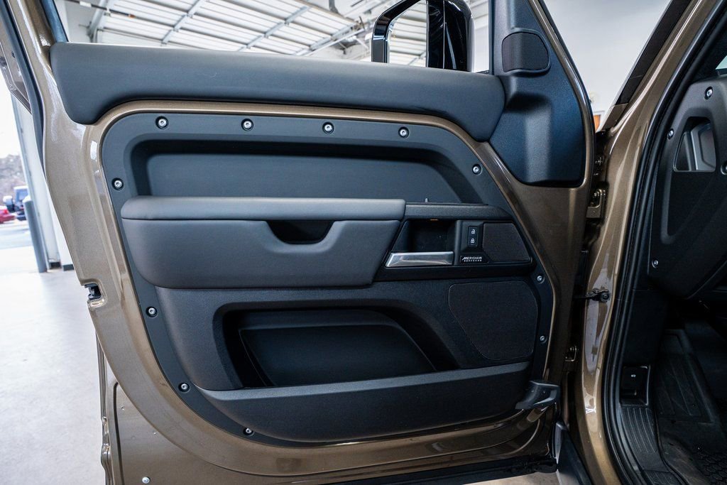 2025 Land Rover Defender 110 X