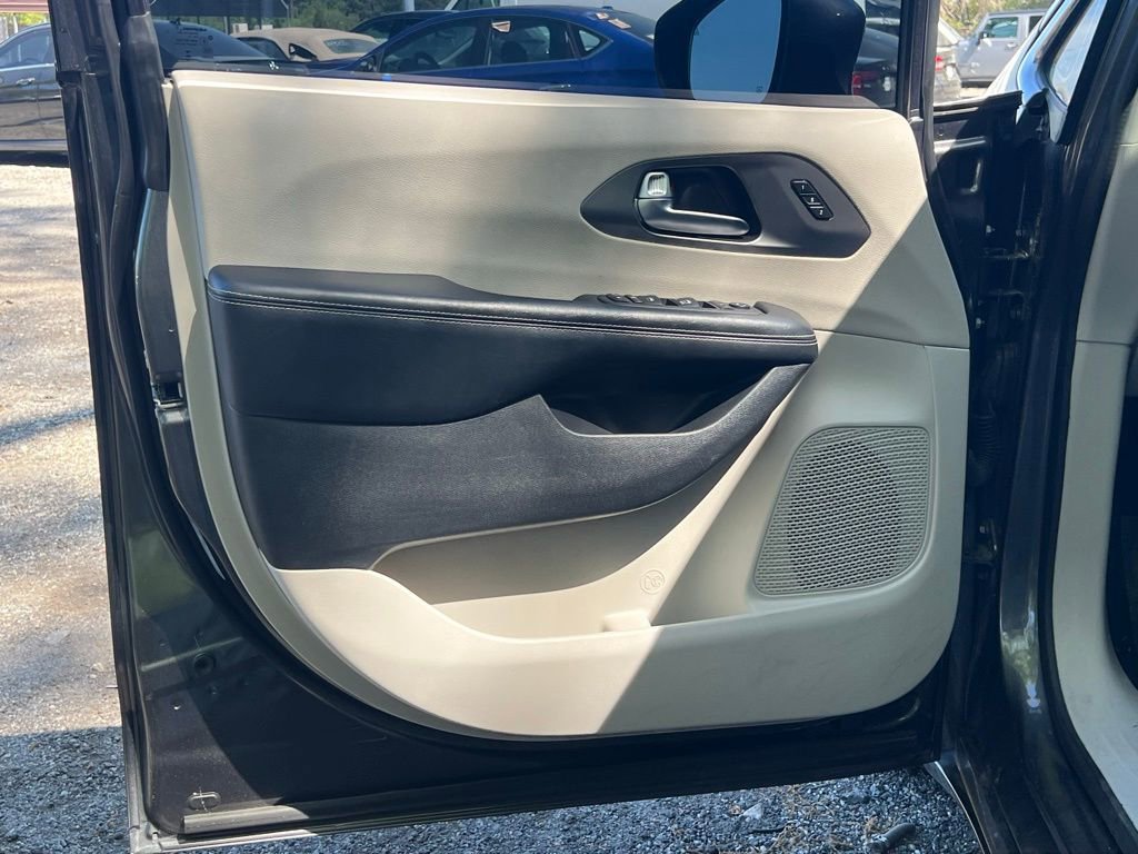 2022 Chrysler Pacifica Touring-L