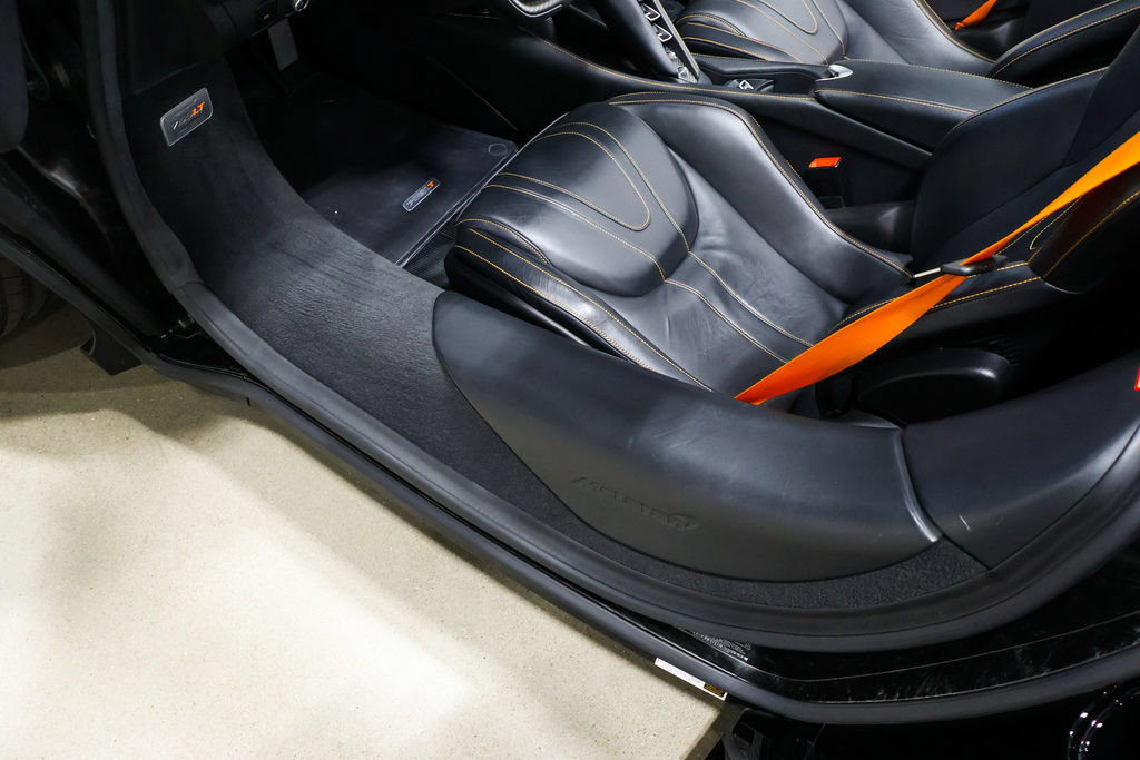 Used 2022 McLaren 765LT photo 58