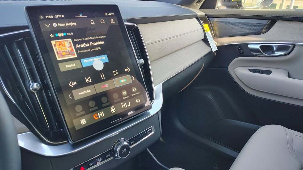 2026 Volvo Xc90 B6 Plus