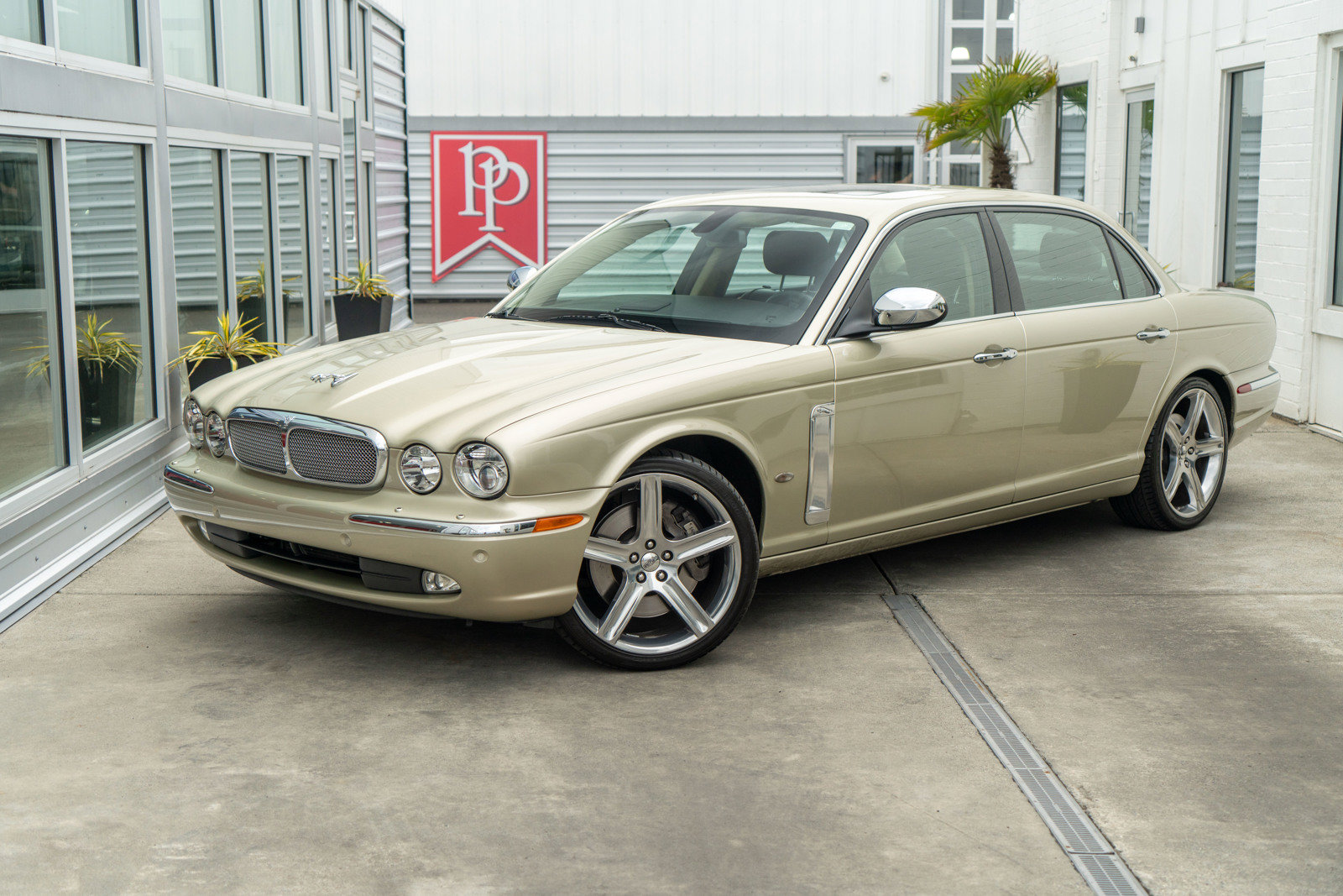 Used Jaguar XJ Vanden Plas Super V8 Portfolio for Sale - Kelley