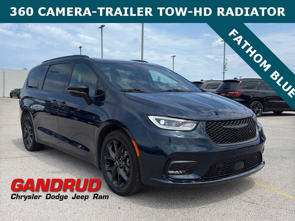Used 2024 Chrysler Pacifica Limited w/ S Appearance Package