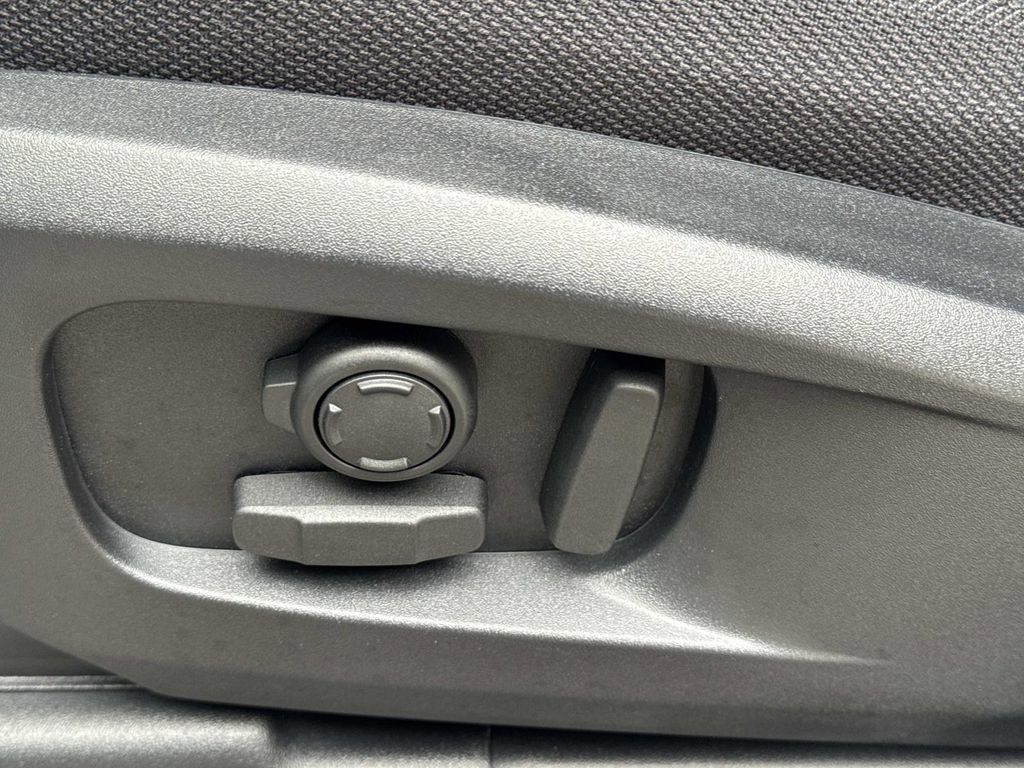 2025 Land Rover Defender 110 V8