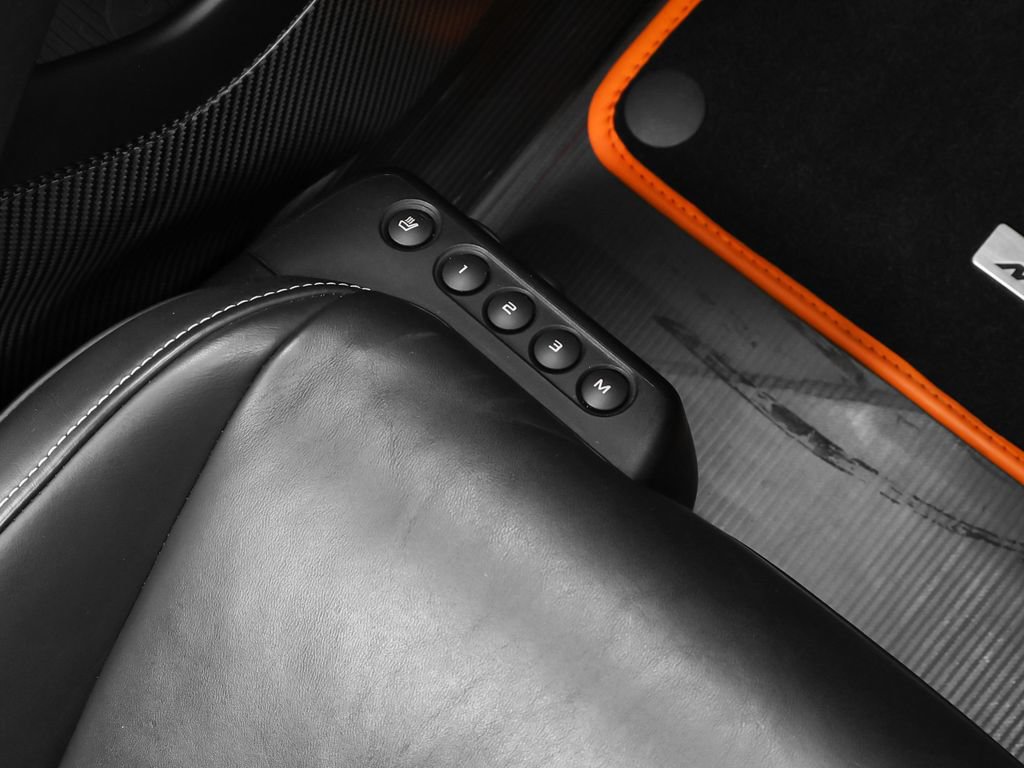 Used 2016 McLaren 675LT Spider photo 22
