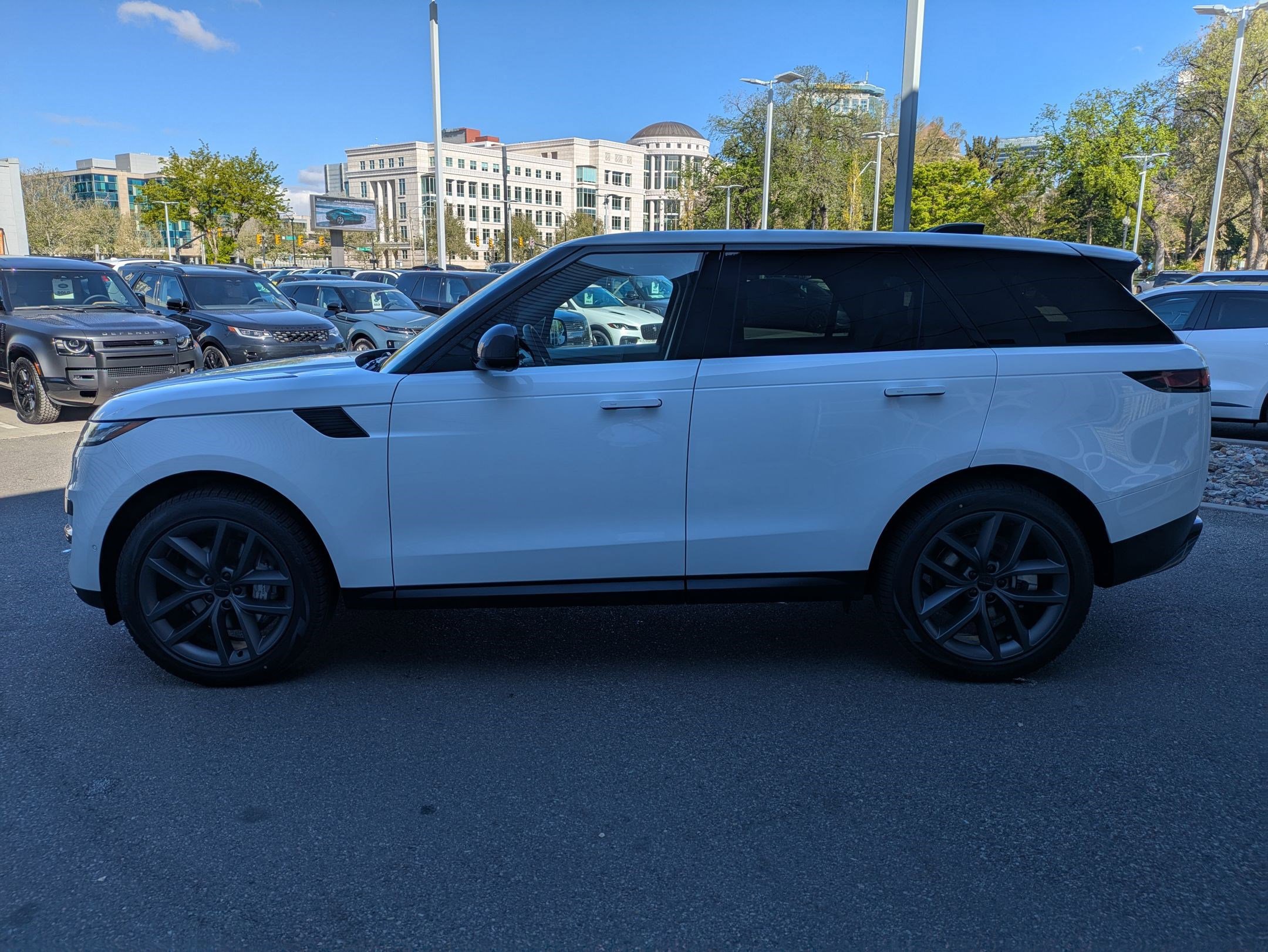 2026 Land Rover Range Rover Sport SE