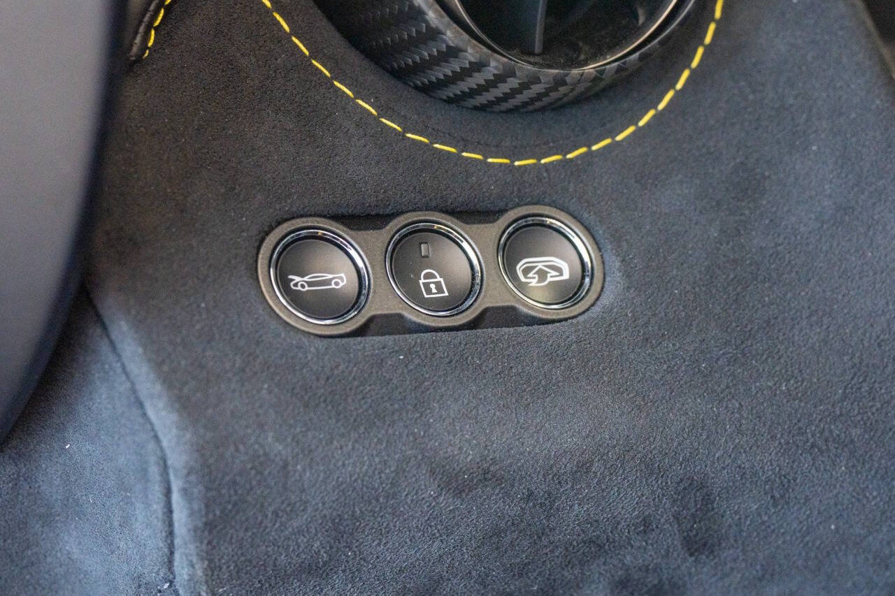 Used 2018 McLaren 720S Performance photo 40