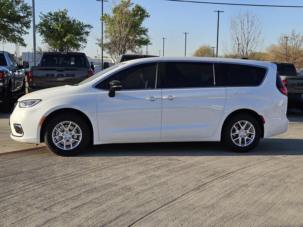 New 2026 Chrysler Pacifica Select