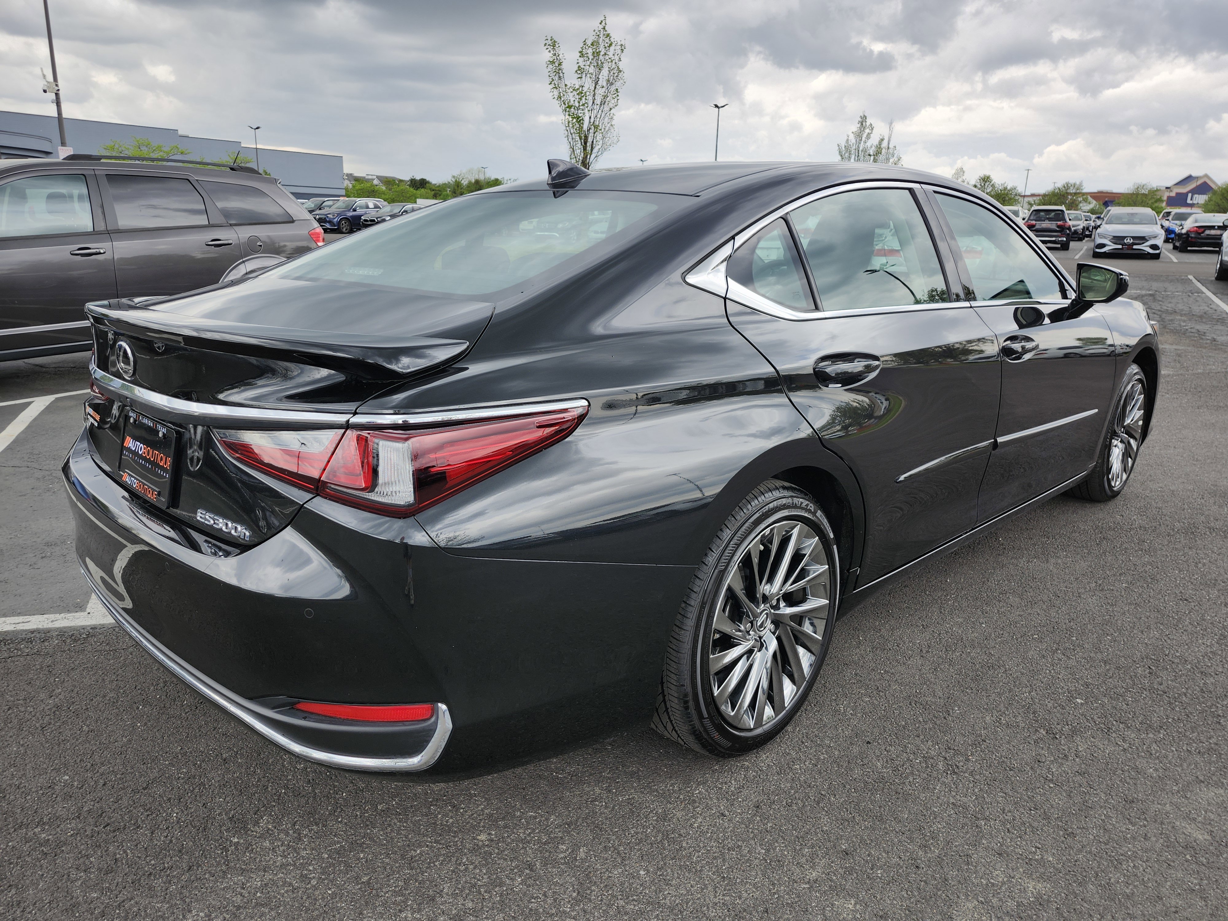 2025 Lexus ES 300h Ultra Luxury