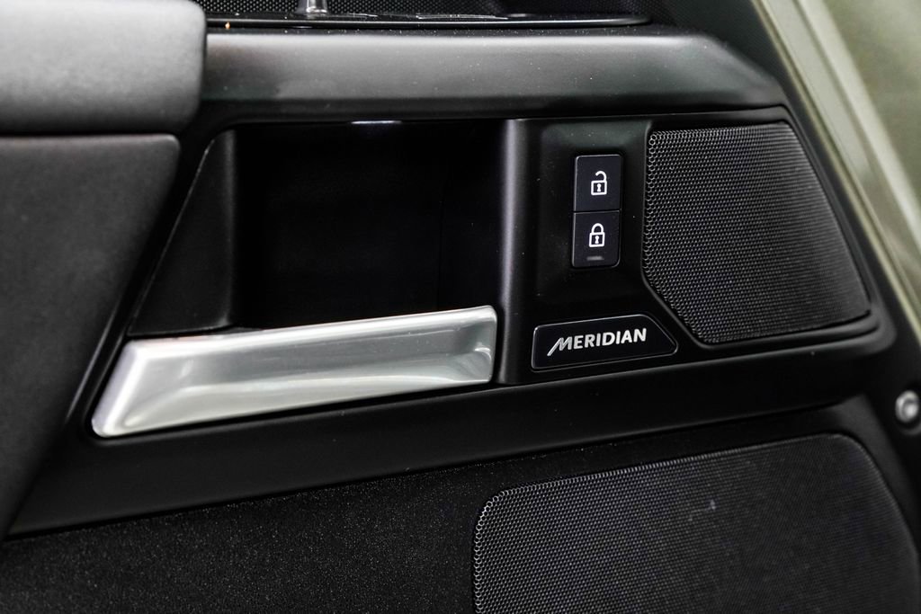 2025 Land Rover Defender 110 S