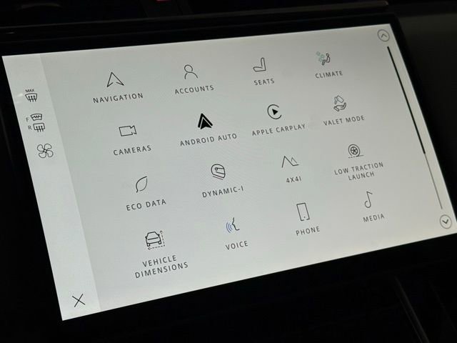 2026 Land Rover Range Rover Velar Dynamic SE