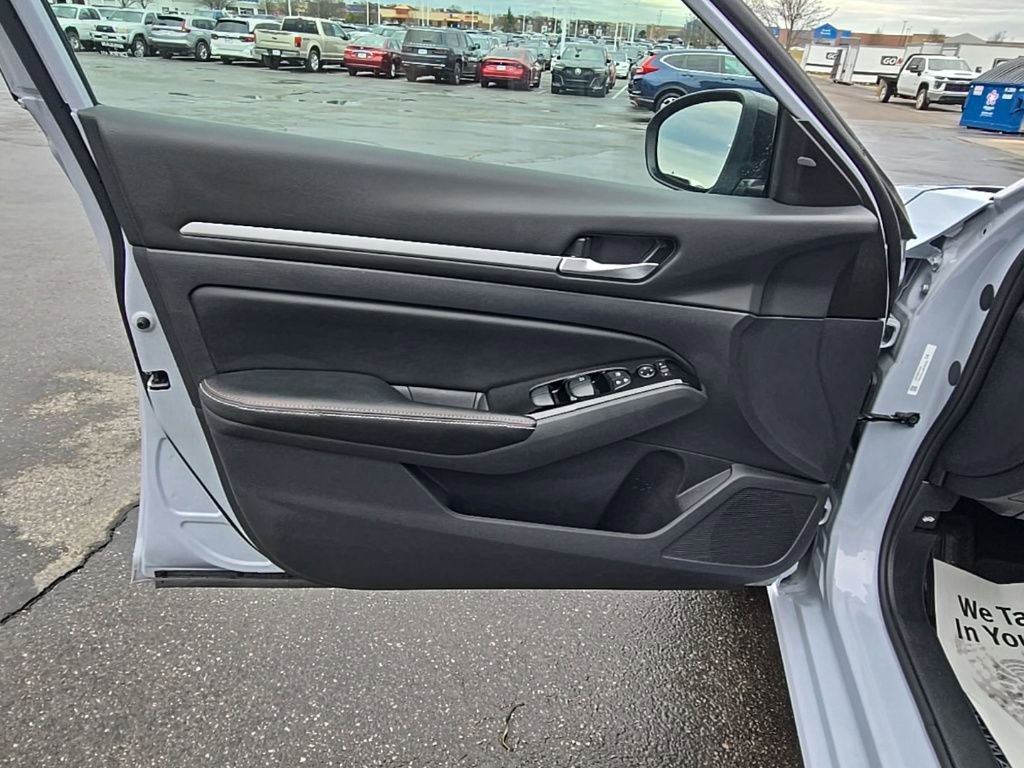 2025 Nissan Altima 2.5 SR