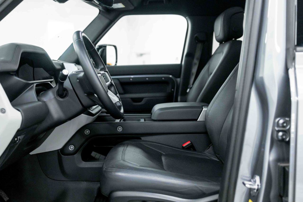 2023 Land Rover Defender 130 SE