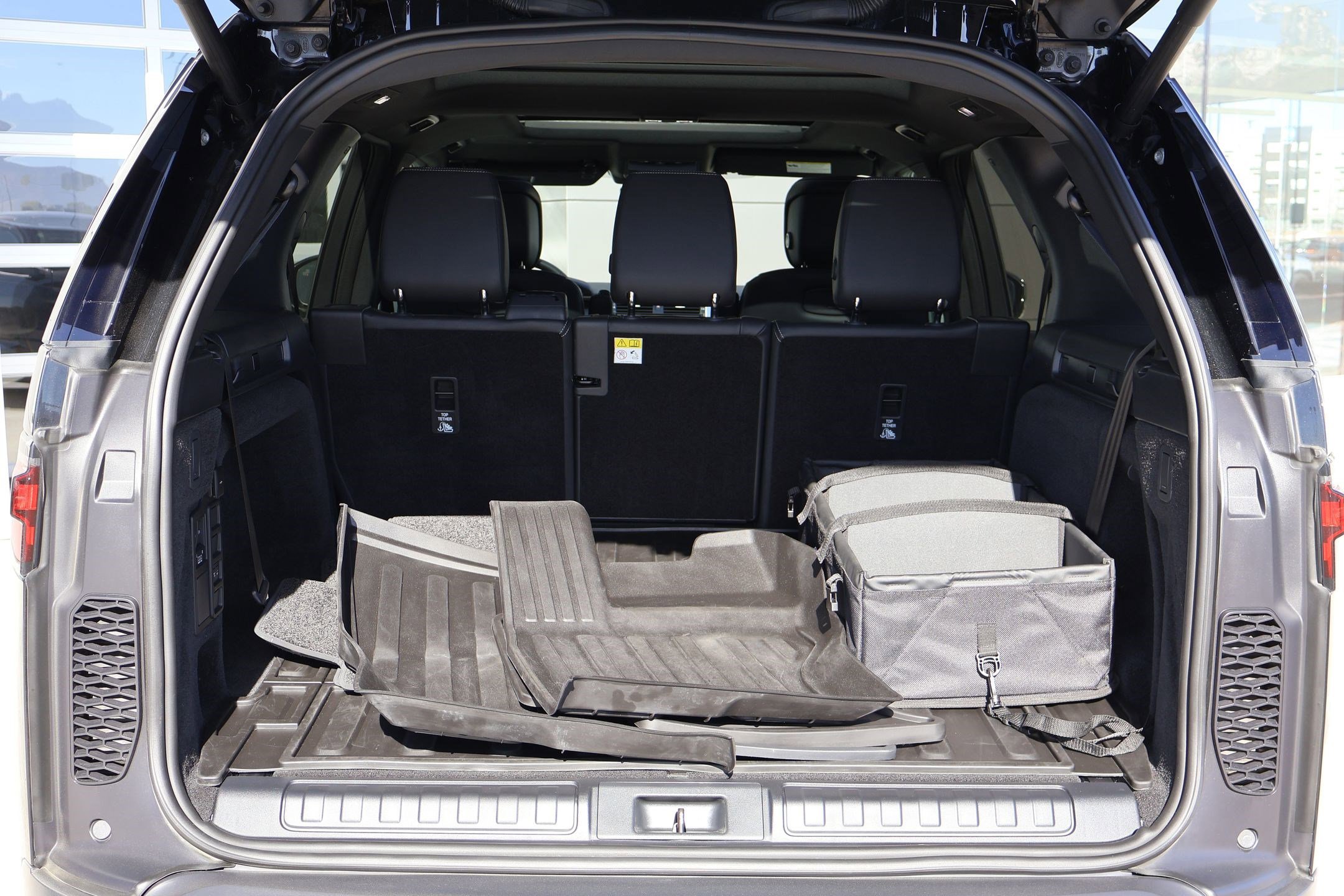 2025 Land Rover Discovery S