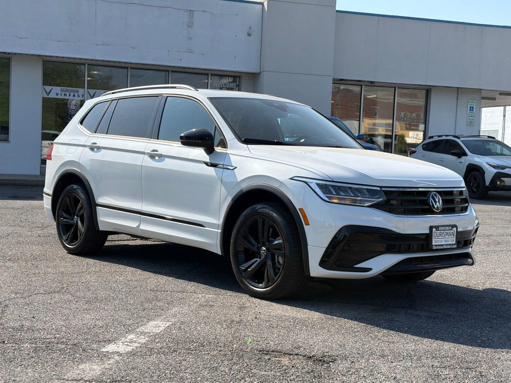 Certified 2024 Volkswagen Tiguan SE R-Line