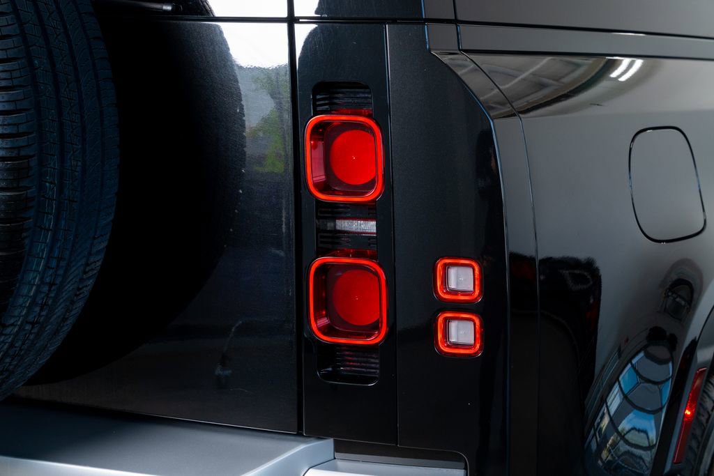 2024 Land Rover Defender 90 S