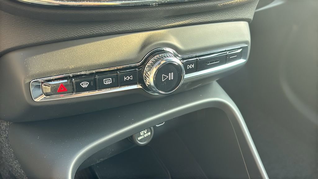 2026 Volvo Xc40 B5 Ultra