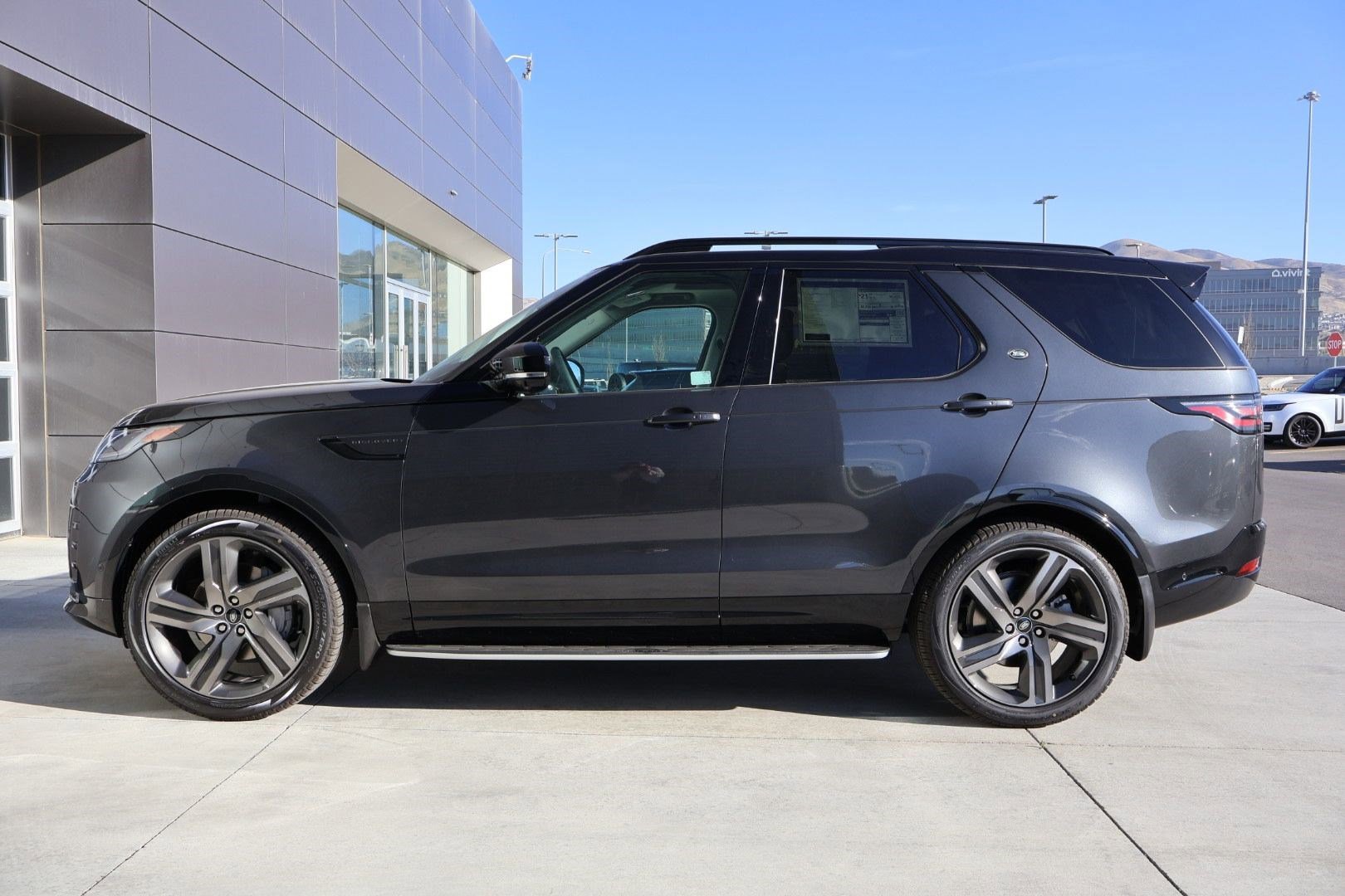 2026 Land Rover Discovery Dynamic SE