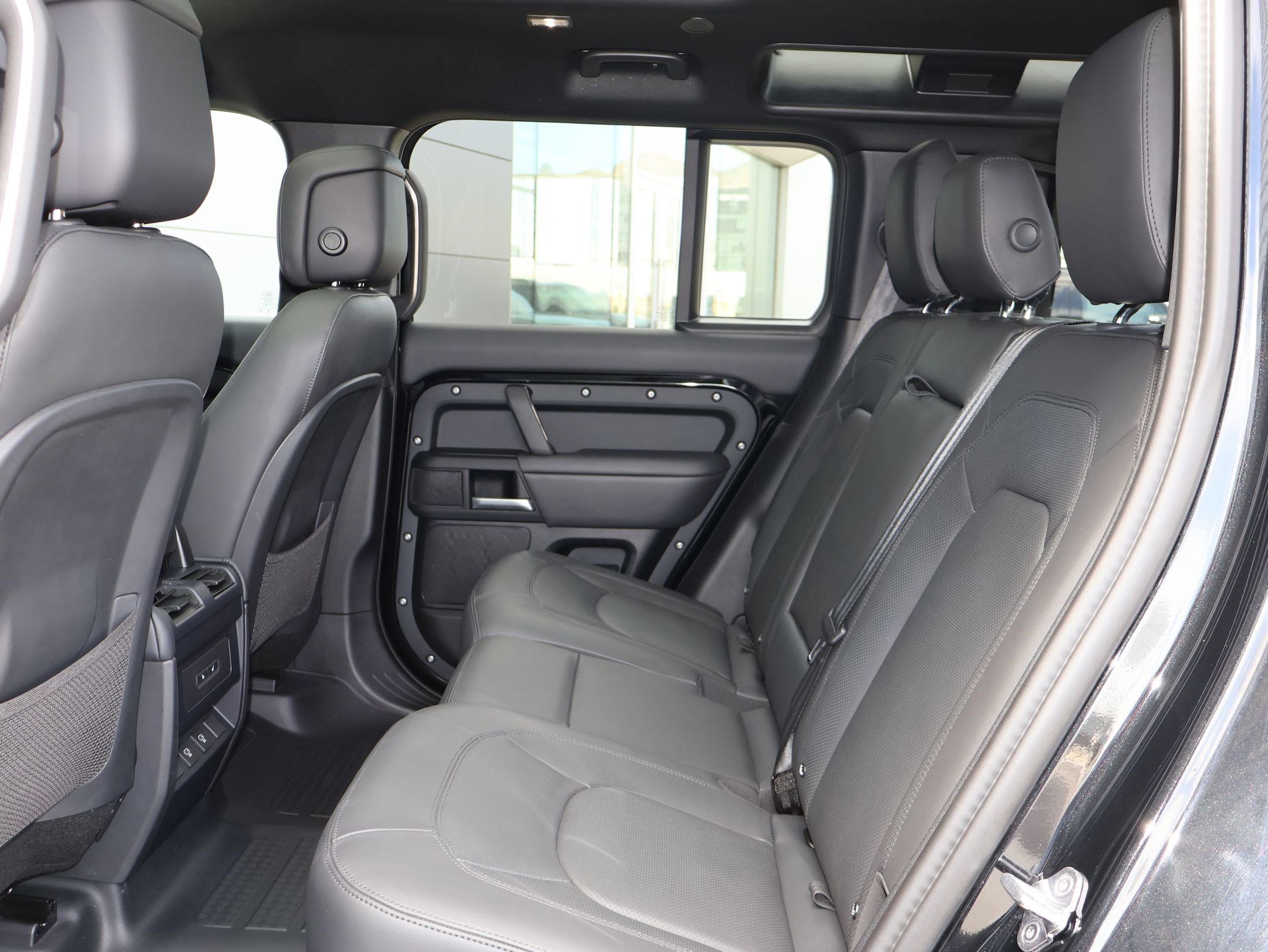 2025 Land Rover Defender 110 S