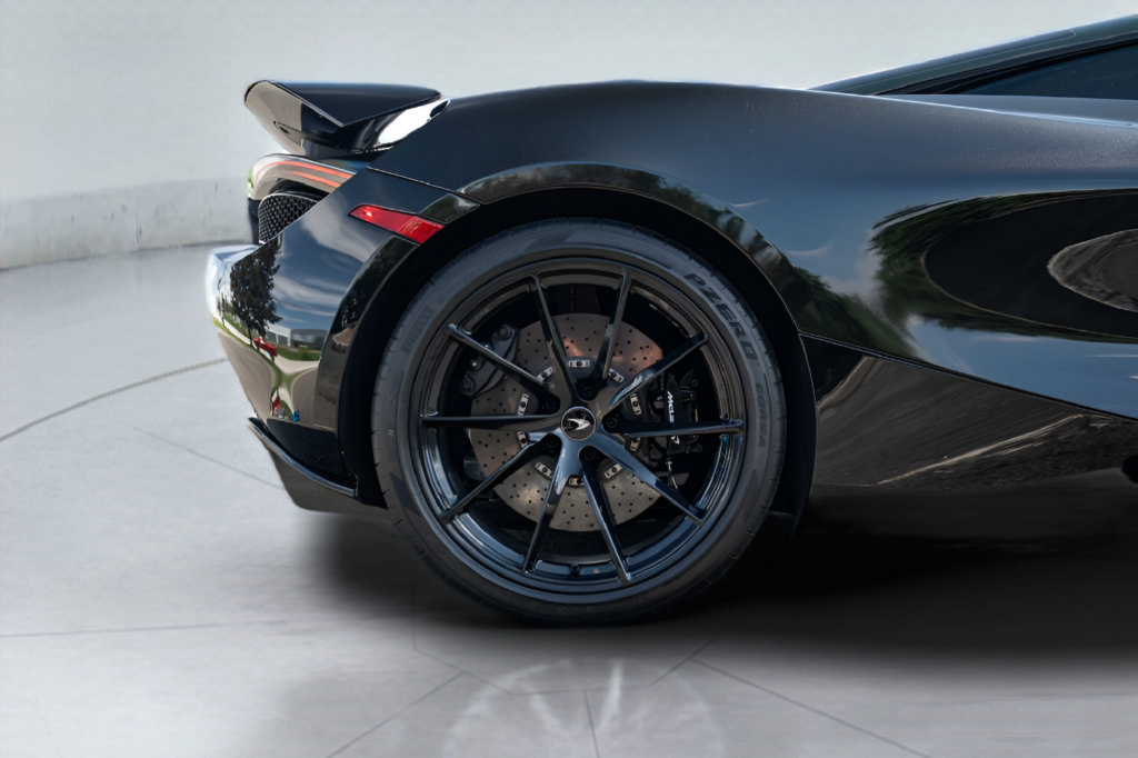 Used 2019 McLaren 720S photo 32