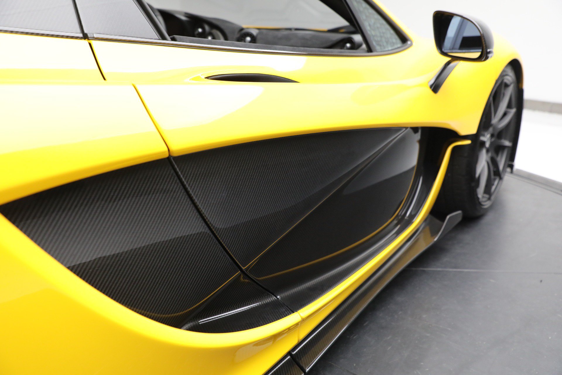 Used 2015 McLaren P1 photo 32