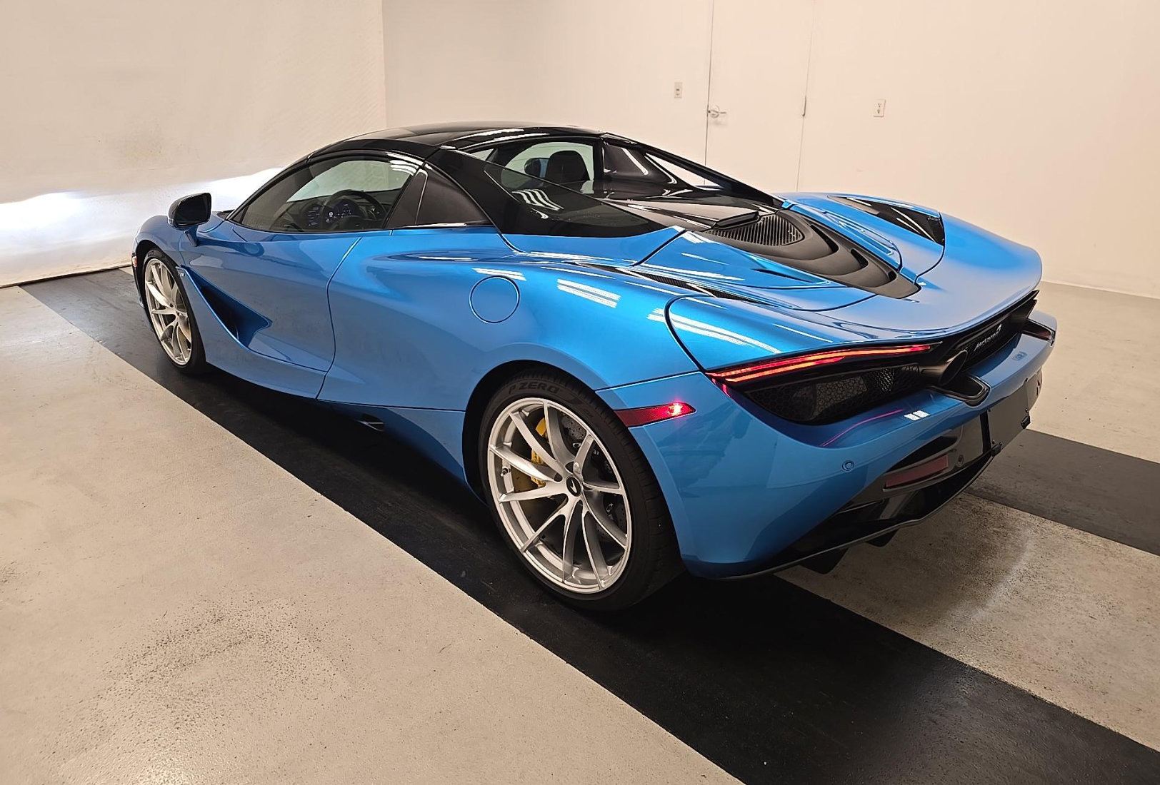 Used 2022 McLaren 720S Spider photo 4