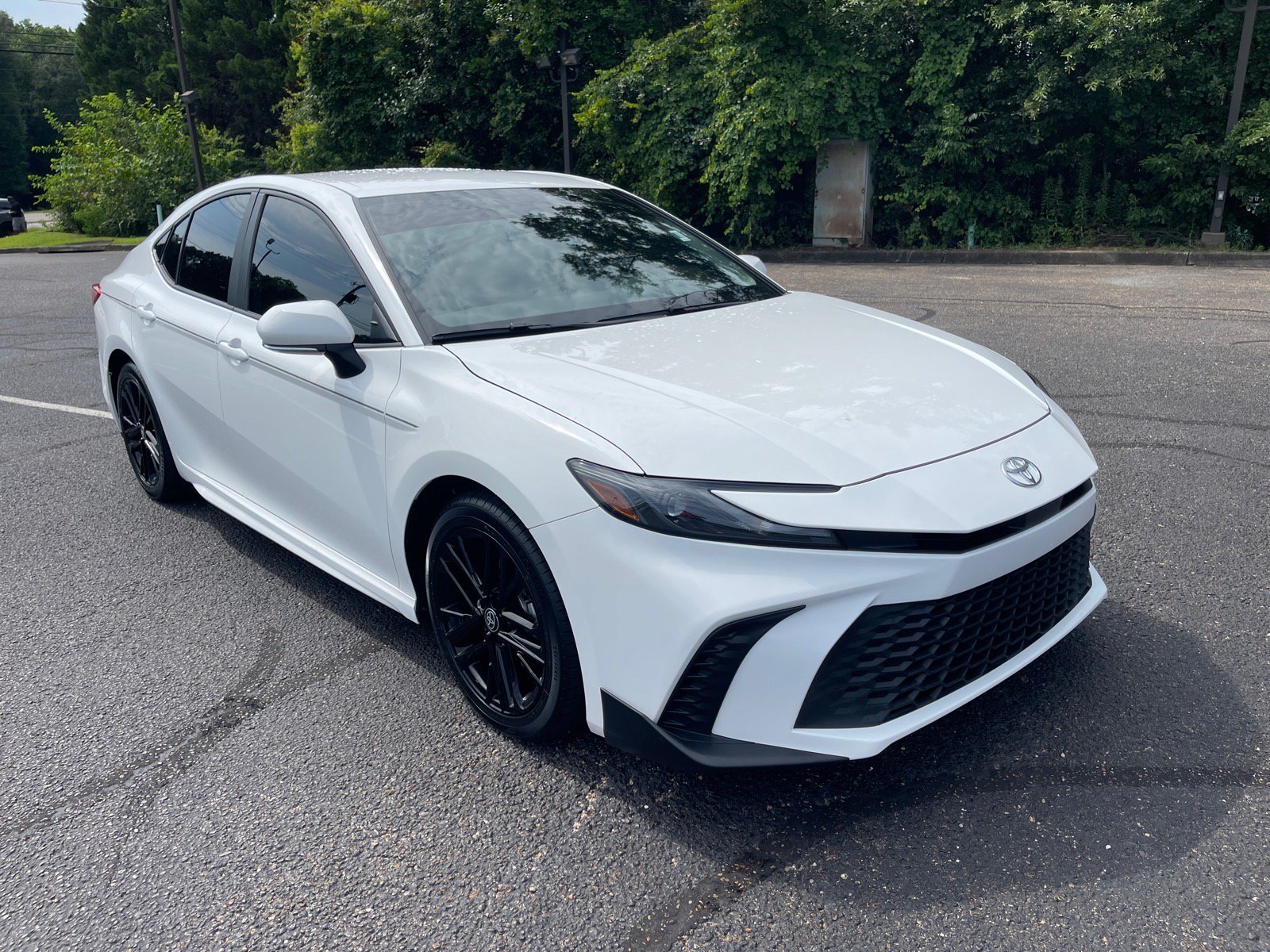 Used 2025 Toyota Camry SE w/ Multimedia Upgrade Package