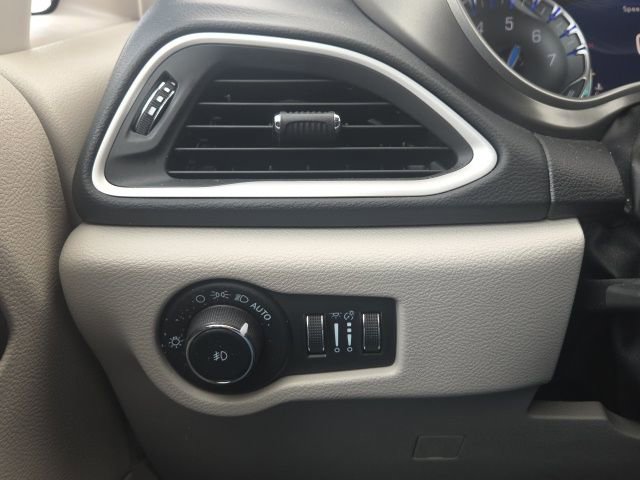 2023 Chrysler Pacifica Touring-L