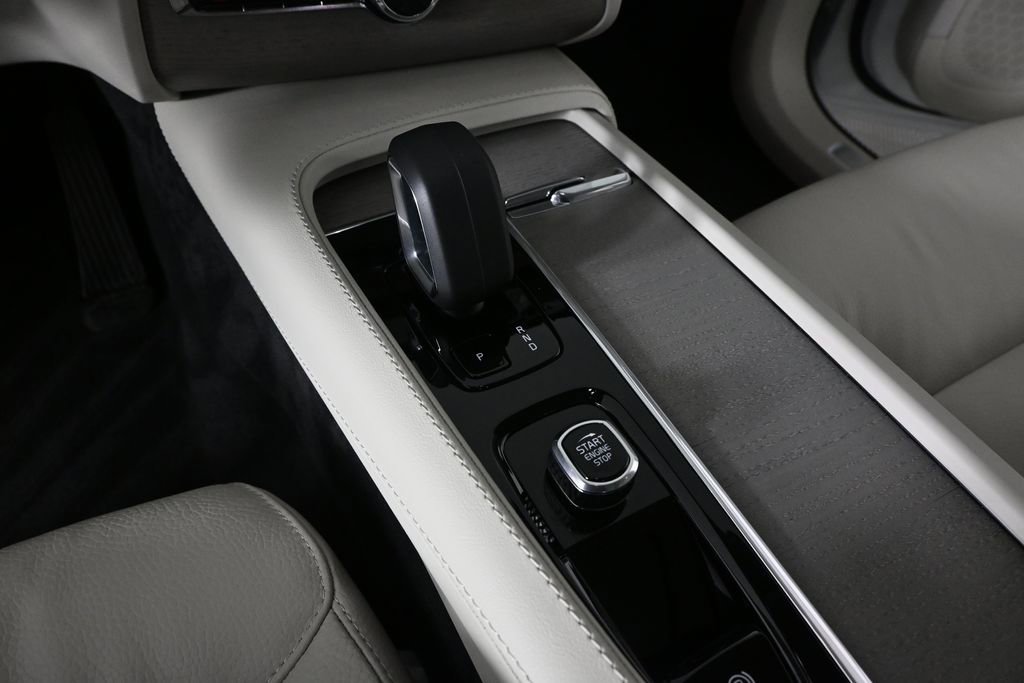 2025 Volvo Xc90 B5 Plus