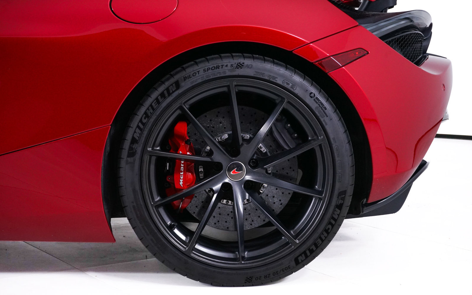 Used 2018 McLaren 720S photo 13